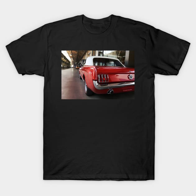 ford mustang, cabriolet classic car T-Shirt by hottehue